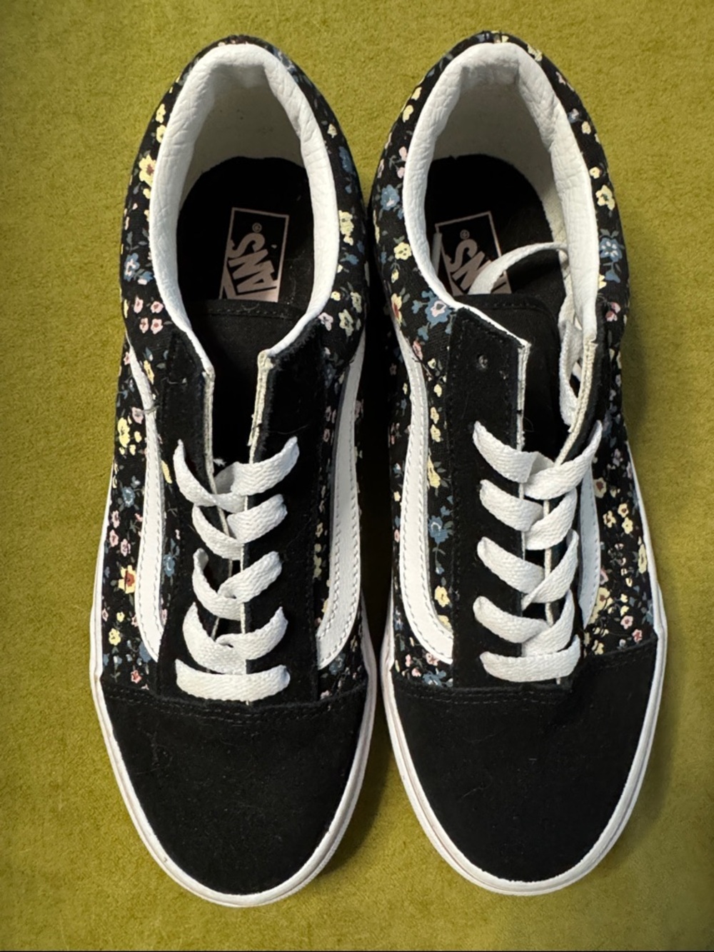VANS
OLD SKOOL V BOQ
Dark Floral
US 6 EUC - Picture 6 of 6